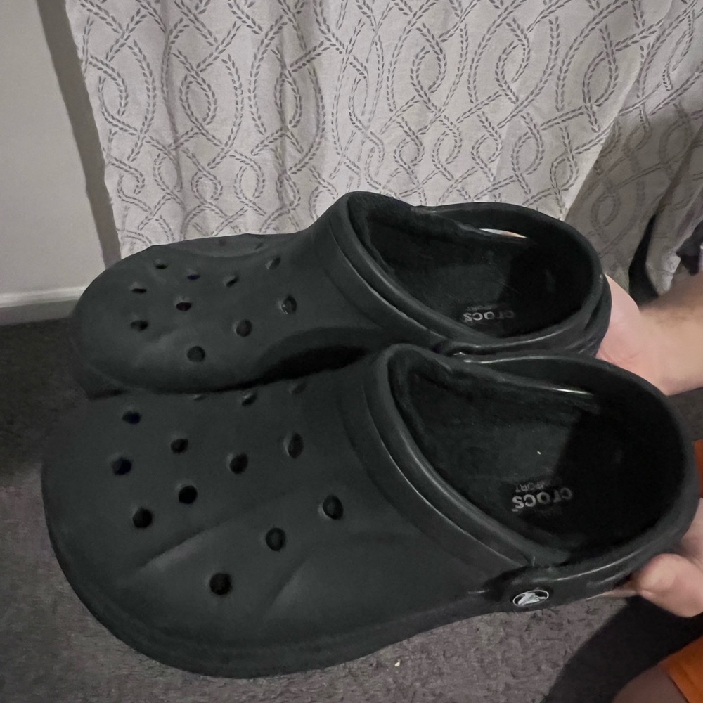 Black Lined Crocs- UNISEX M9 W11